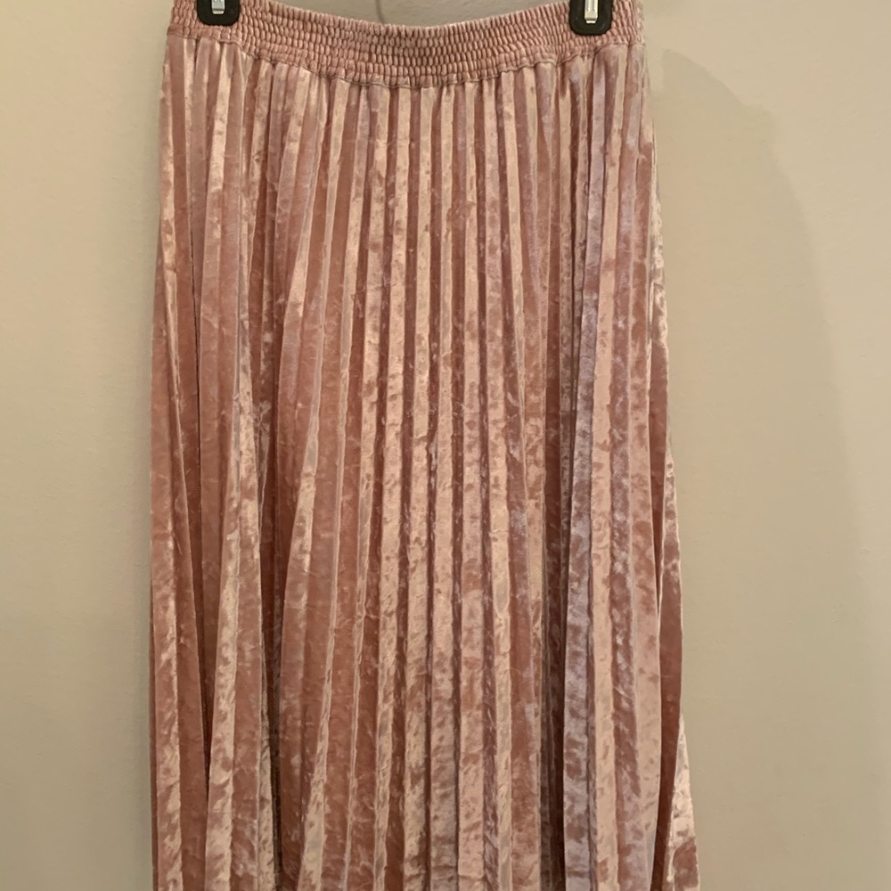 Pink velvet pleated midi skirt NWOT